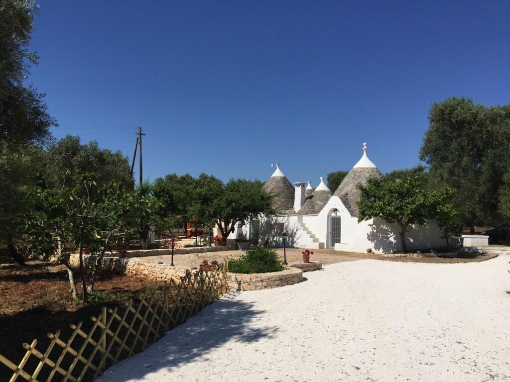 Chateaux Des Trulli San Michele Salentino Exterior photo