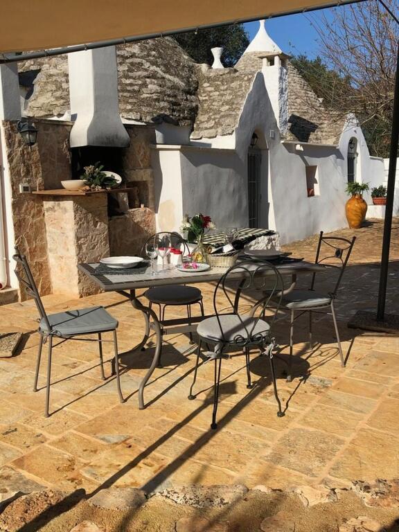 Chateaux Des Trulli San Michele Salentino Exterior photo